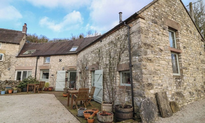 Parwich Cottage | DOUGLAS'S BARN, pet friendly, character holiday cottage in Parwich