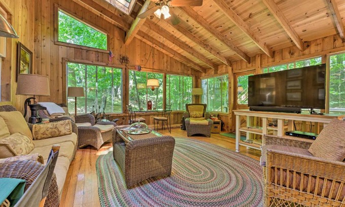 Douglas House | Douglas Whispering Winds Cottage with Beach!