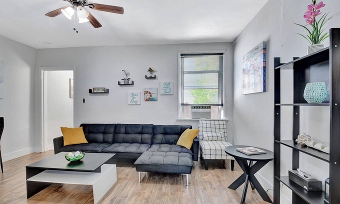 Delray Beach Cottage | DOWN TOWN DELRAY, walk to Atlantic Ave, beach, pets are welcome
