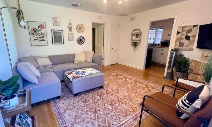Westfield House | Downtown ATX! Deep Eddy Bungalow #B