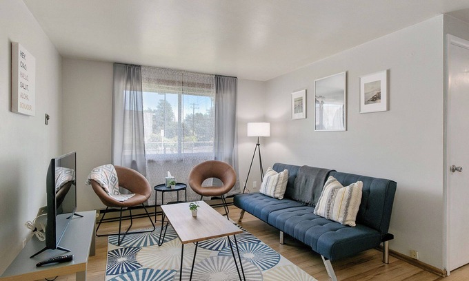 Vose Apartment | Downtown Beaverton Hideaway 4