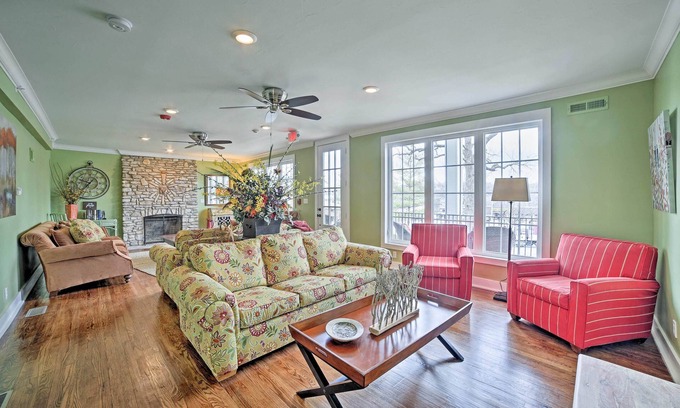 Downtown Branson House | Downtown Branson Home w/Pool Near The Landing!