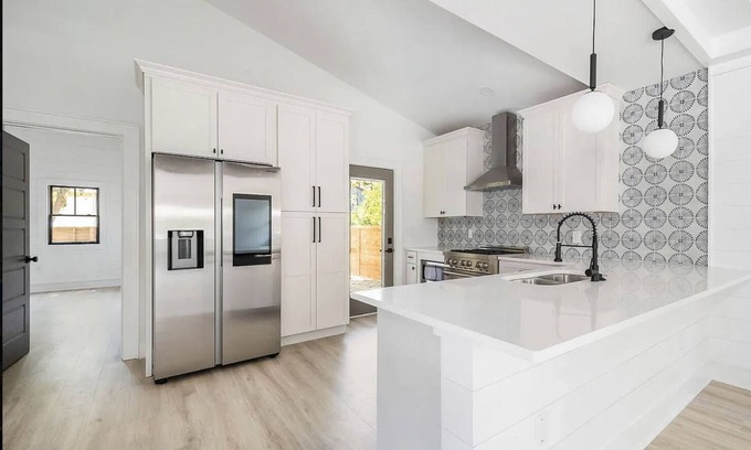 Westside Cottage | Downtown Charleston cottage, next to Hampton Park. Great location!!