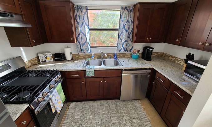 Oak Park House | Downtown charm 2 bedroom 2 townhouse