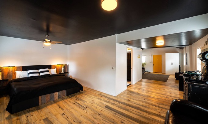 Southside Condo | Downtown Cozy Condo-Walk to Best Diners, Breweries, NAU, Historic Flagstaff.