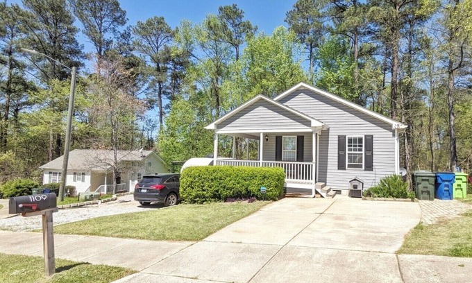 Southeast Raleigh House | Downtown Cul-de-Sac Home