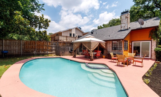 Bryan Place House | Downtown Dallas Full House with Sparkling Heated Pool/Spa