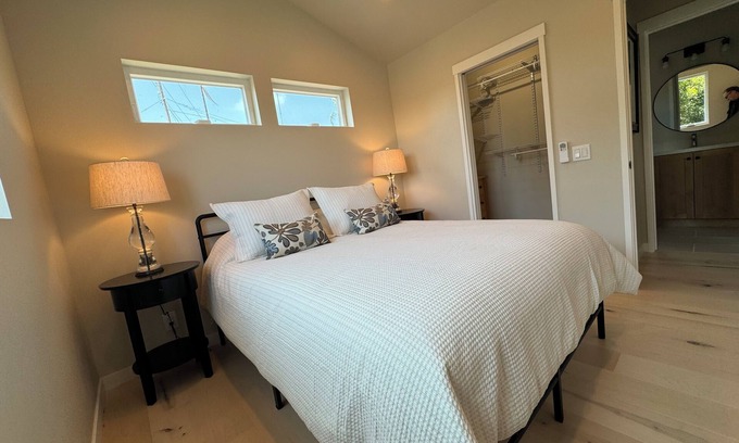 Oak Park Apartment | Downtown Easy