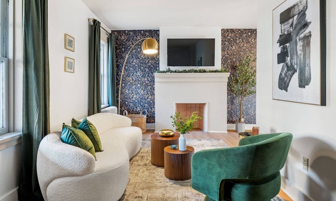 Squirrel Hill House | Downtown Escape: 3Br - Game/Movie Room - Foosball