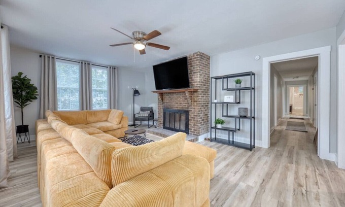 Columbus Apartment | Downtown Family Retreat |15 mins to Fort Benning