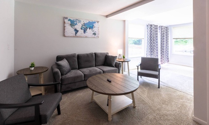 Gainesville Apartment | Downtown Gainesville | Private Terrace Apartment Close Medical Center | Perfect for Traveling Nurses