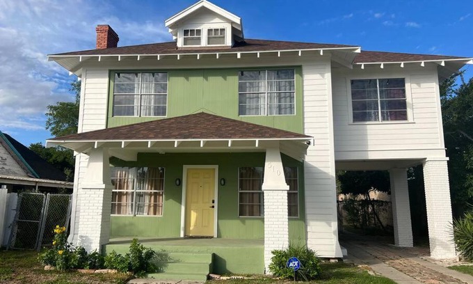 Harlingen House | Downtown Harlingen 2 Story Home!