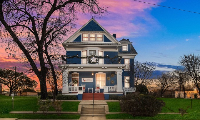 Brazos House | "Downtown" Heart of Waco Home