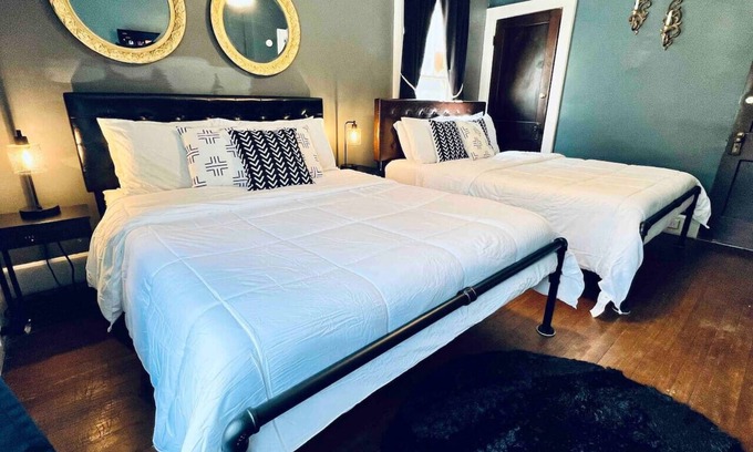 Clifton House | Downtown Home/10 Beds/Free Parking