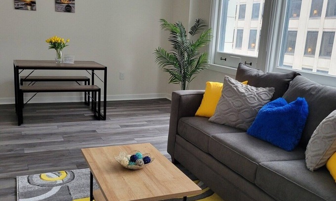 Mile Square Apartment | Downtown Indy Lucas Oil Conv Center Skywalk #6