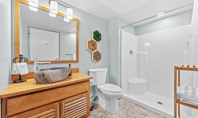Downtown Cleveland Apartment | Downtown, Lobby Cafe, Parking, WiFi, Sofa Bed