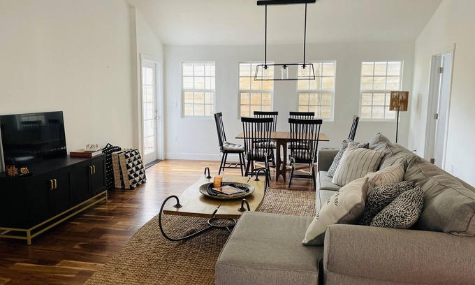 Los Olivos House | Downtown Los Olivos 3 Minute Walk to Wine Tasting Rooms! Fantastic Spacious Home