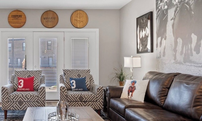 Lexington House | Downtown Lux | 2BR | Patio-Garage | Walk to Rupp