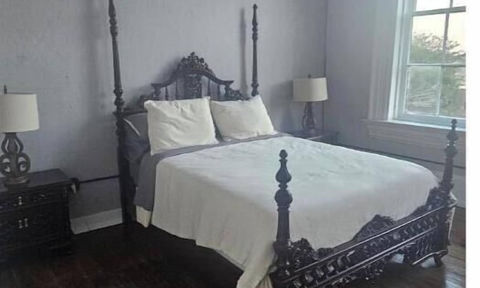 Delaware Apartment | Downtown Luxurious