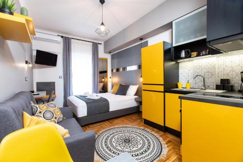 Thessaloniki City Centre Apartment | Downtown Luxury Boutique Suites : the yellow suite