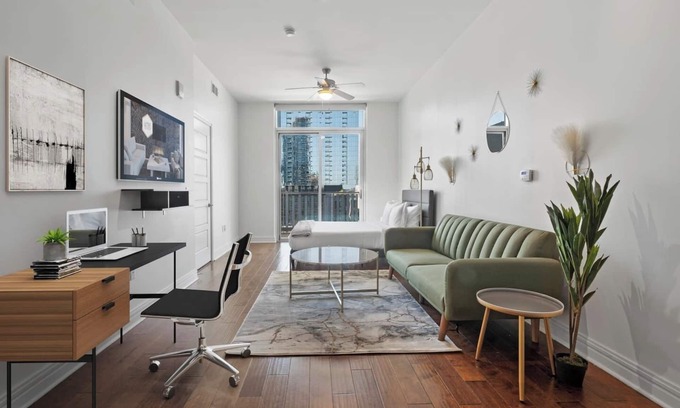 Downtown Austin Apartment | Downtown | Luxury Studio Apt. | Pool | Gym | Great Views