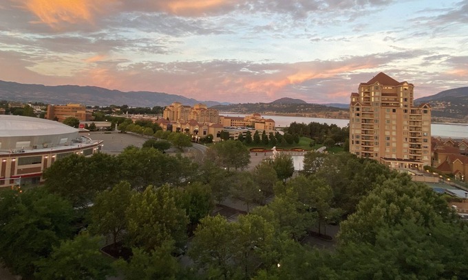 Cultural District Condo | Downtown Luxury with View, Hot Tub, Pool- One Water Street-3month minimum rental