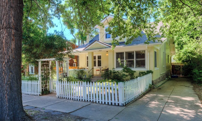 Downtown House | Downtown Marvel in unbeatable location!