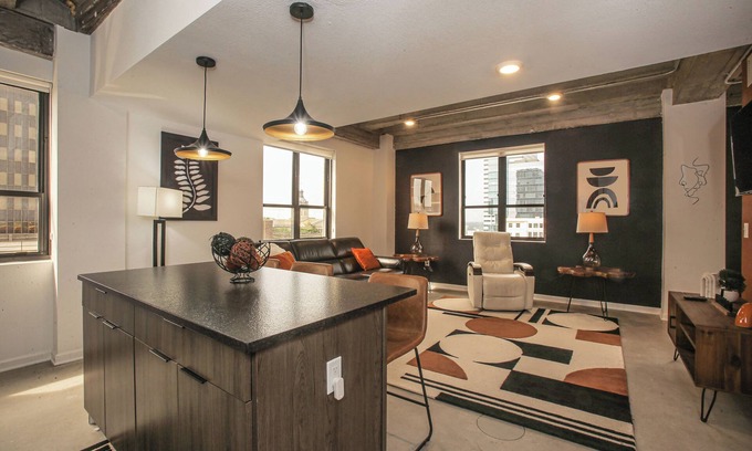Columbia Apartment | Downtown Modern Industrial Oasis