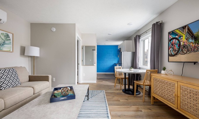 Traverse City Apartment | Downtown Newly Remodeled Apartment | AC | Beach | Restaurants | Breweries | Nightlife |