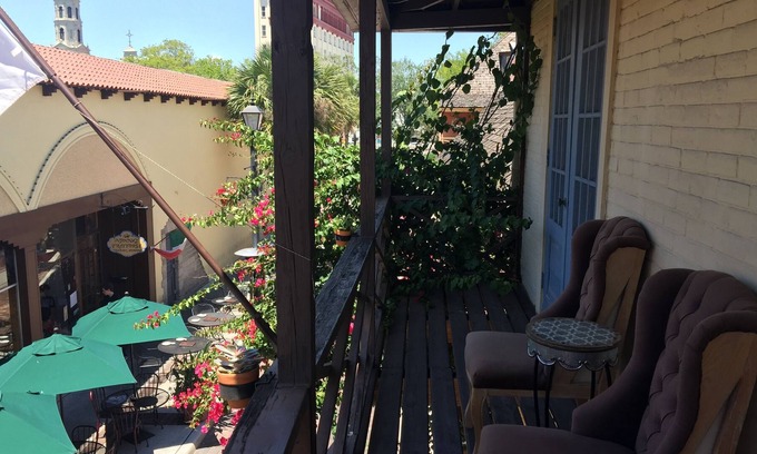 Old Town Villa | Downtown penthouse Villa Aviles with wifi