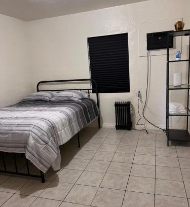 Garfield Apartment | Downtown Purple Apartment