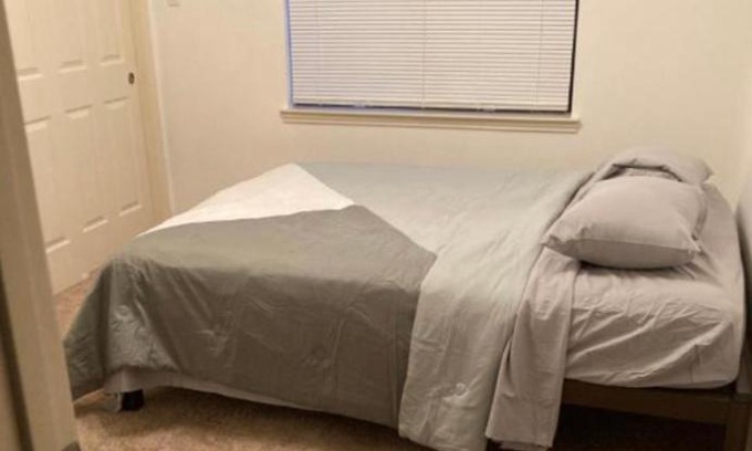 Greater Third Ward House | Downtown Room For Active Guests Out During Day