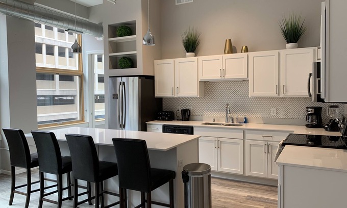 Downtown St. Paul Apartment | Downtown Saint Paul 3BR, 2 Bath Apartment at R7 Lofts