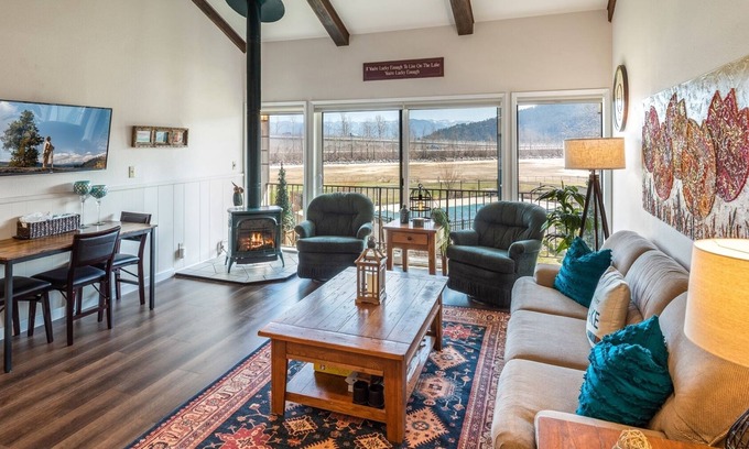 Sandpoint House | Downtown Waterfront Condo with Pool and Marina