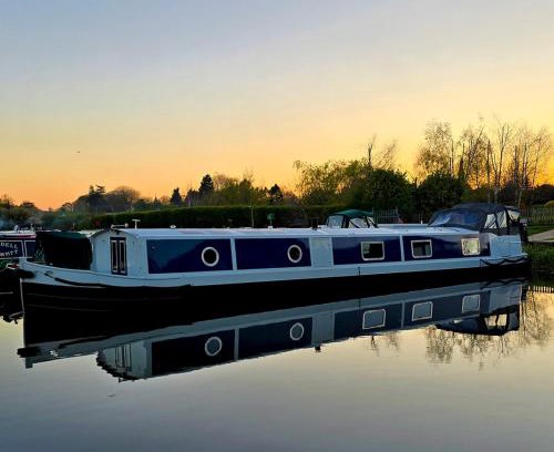 Stone Boat Rental | Dragonfly at Aston Marina