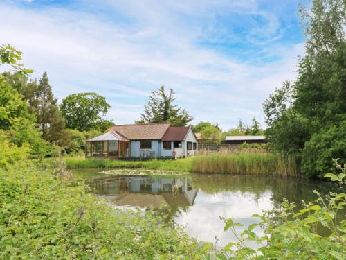 East Dereham House | Dragonfly Lodge