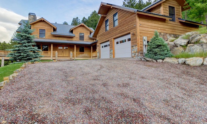 Lakeside Cabin | Dramatic Montana lodge with gourmet kitchen, private studio & game room
