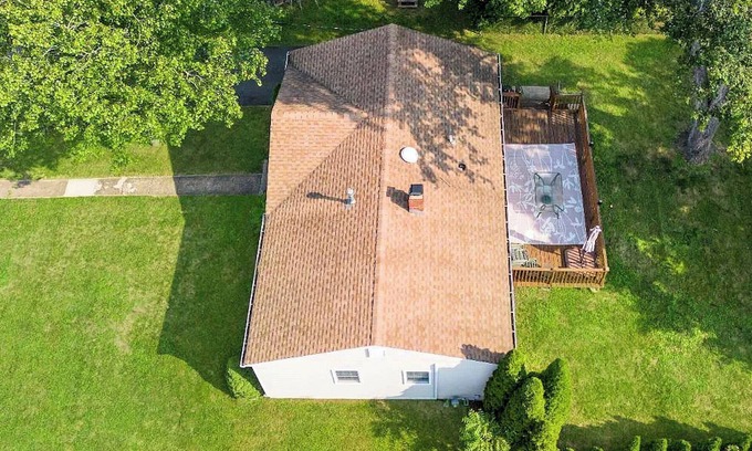 Middlesex House | Dream Comfort Ranch Central NJ NYC, Pet Friendly, Sleeps 8, Deck & Fenced Yard