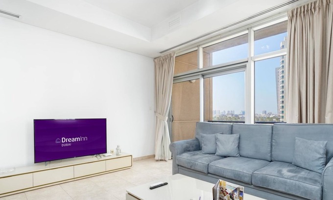 Bur Dubai Apartment | Dream Inn - Deluxe Two Bedroom Apartment with Balconyn