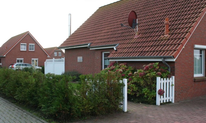 Neßmersiel Apartment | Dream on the dike 2 Comfortable Vacation Home