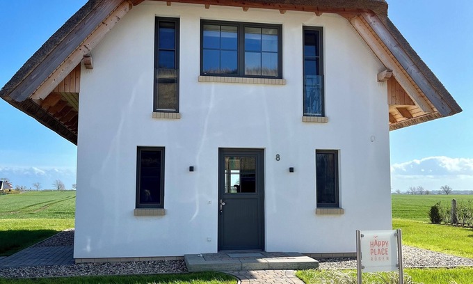 Dranske House | Dream thatched house with water view - 3 bedrooms - 10 min. walk to the beach