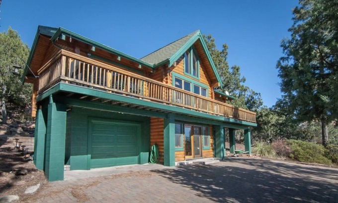 Pine Cabin | Dreamy Cabin in the Trees! BBQ & Stargazing Deck