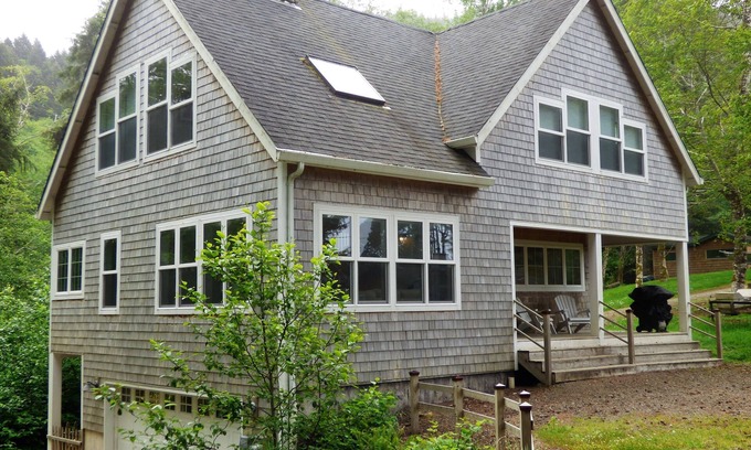 Neskowin House | Dreamy Cottage Near Beach, 1.5 Wooded Acres, Free EV Charger!