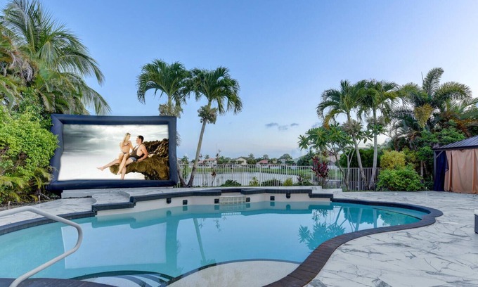 Wellington House | Dreamy luxurious Paradise with Pool, theater, Jacuzzi, beautiful lake