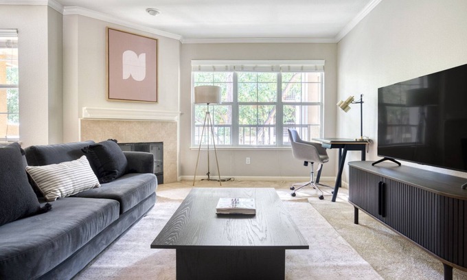 Santa Clara Apartment | Dreamy Santa Clara 2BR w/Gym, Pool & W/D, walk to Safeway, by Blueground