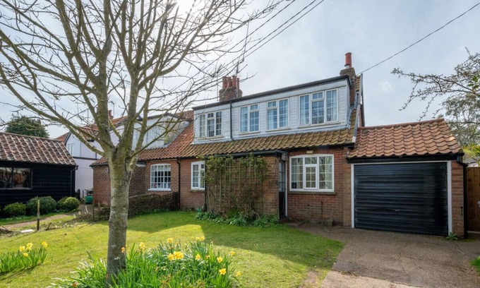 Walberswick House | Drift Cottage - Four Bedroom House, Sleeps 8