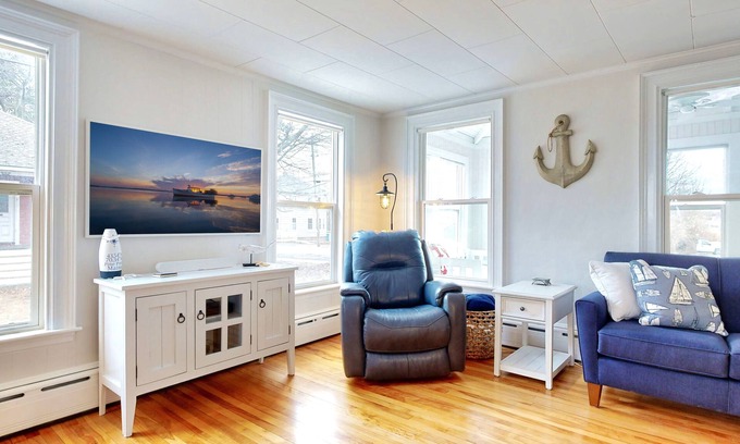 Pine Point House | Driftwood Cottage by Bayley Vacation Rentals