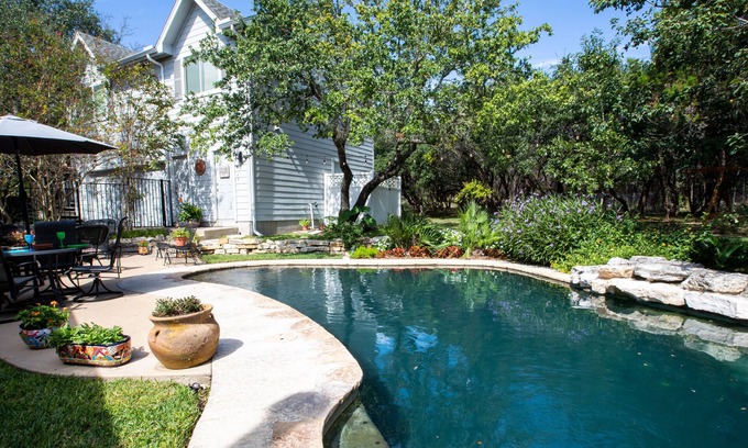 Austin House | Dripping Springs area Guesthouse Bungalow