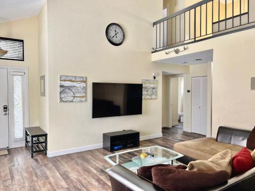 Northeast Reno House | DT Reno - 4BR Home with Patio, BBQ Grill, Games Room