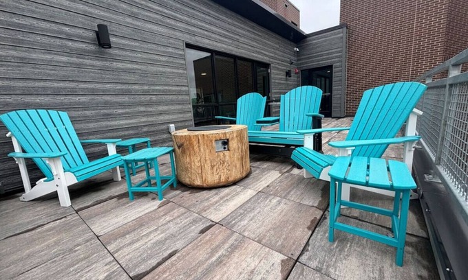 Downtown Des Moines Apartment | DT vintage/classy one bedroom! (206)